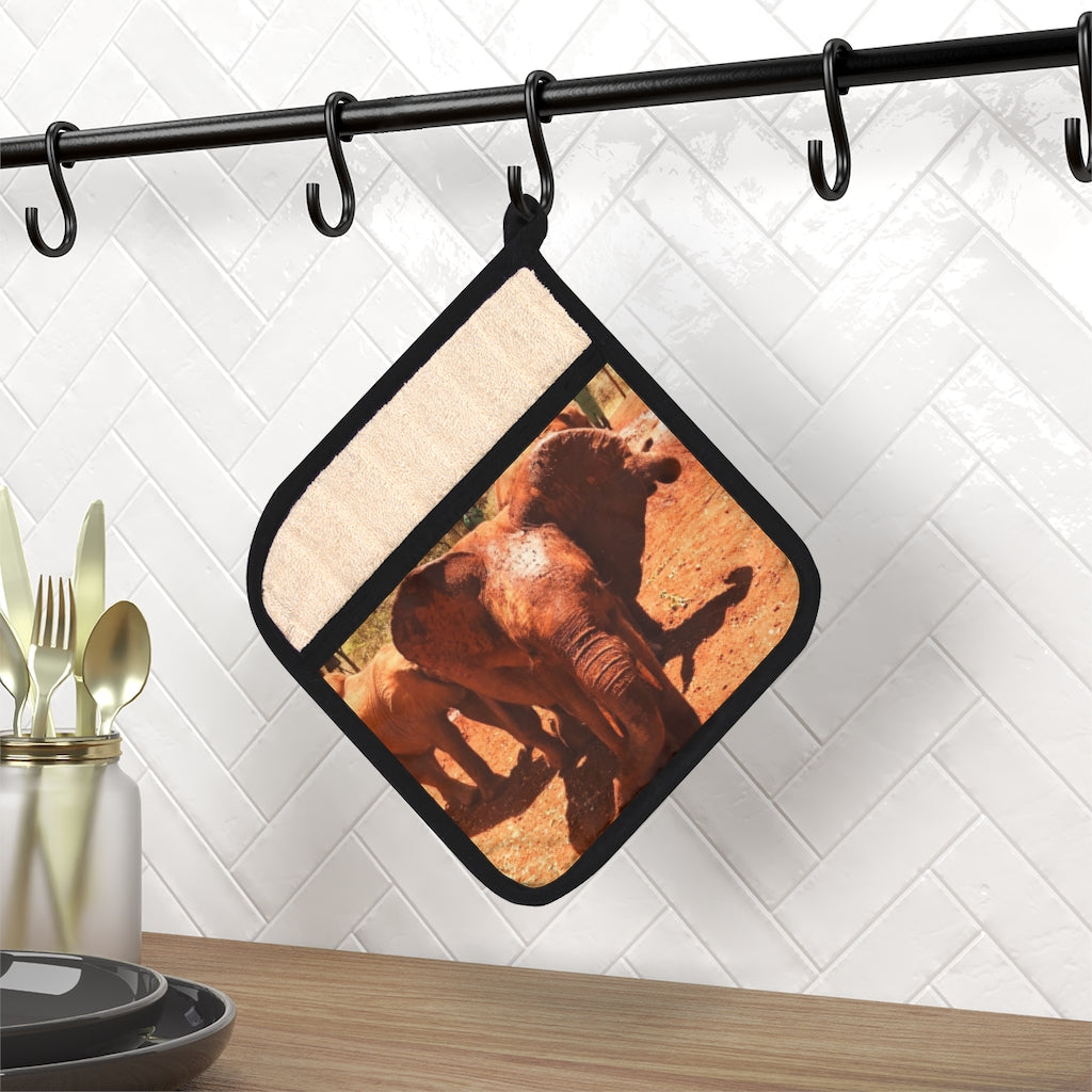 African Baby Elephant Pot Holder with Pocket - African Elephant with Red Mud on Pot Holder, Cute Baby Elephant Pot Holder for Kitchen, Elephant Orphan