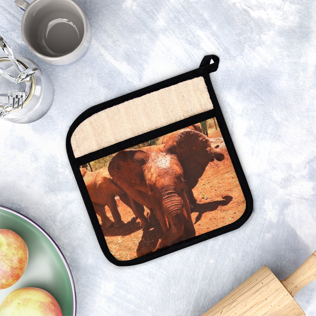 African Baby Elephant Pot Holder with Pocket - African Elephant with Red Mud on Pot Holder, Cute Baby Elephant Pot Holder for Kitchen, Elephant Orphan